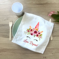 Serviette de table personnalisée pour enfant en maternelle + Pochon de rangement, Modèle Licorne Aquarelle Fuchsia