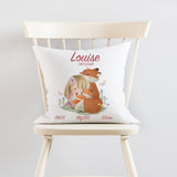 Coussin personnalisé, trois tissus au choix, Modèle Petite fille aux renards